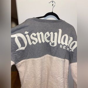 Disneyland Resort Gray and White Sweatshirt Size L